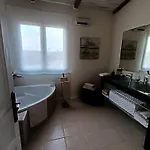 Le Charme Des Bastides Bed & Breakfast