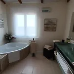 Le Charme Des Bastides Bed & Breakfast