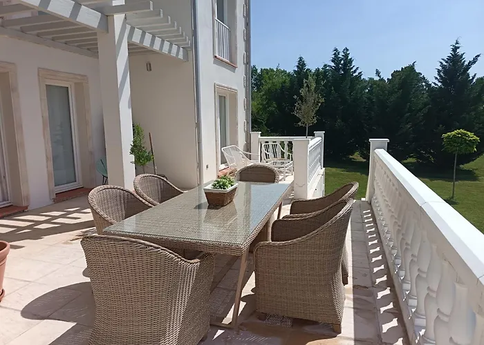 Le Charme Des Bastides 3* Castelnau-de-Montmiral