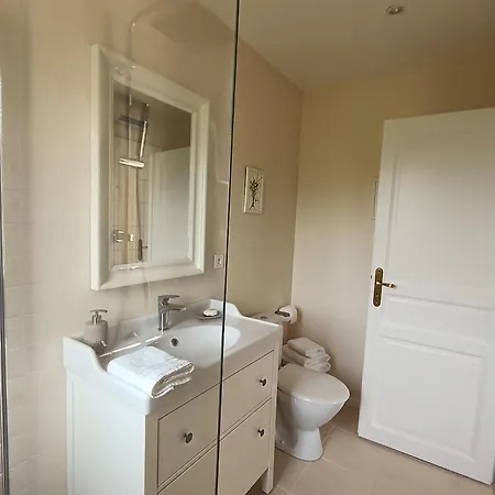 Le Charme Des Bastides Bed and Breakfast